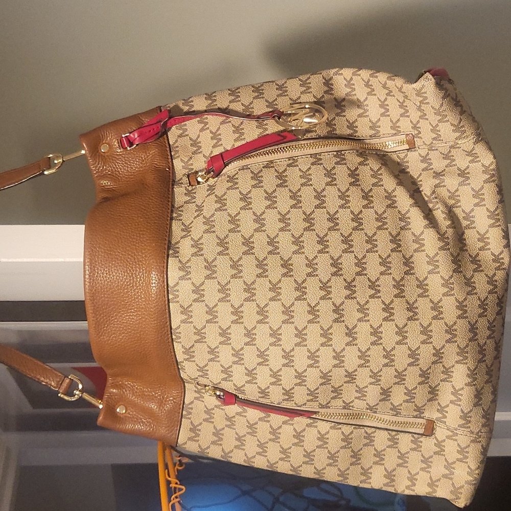 Michael Kors hand bag